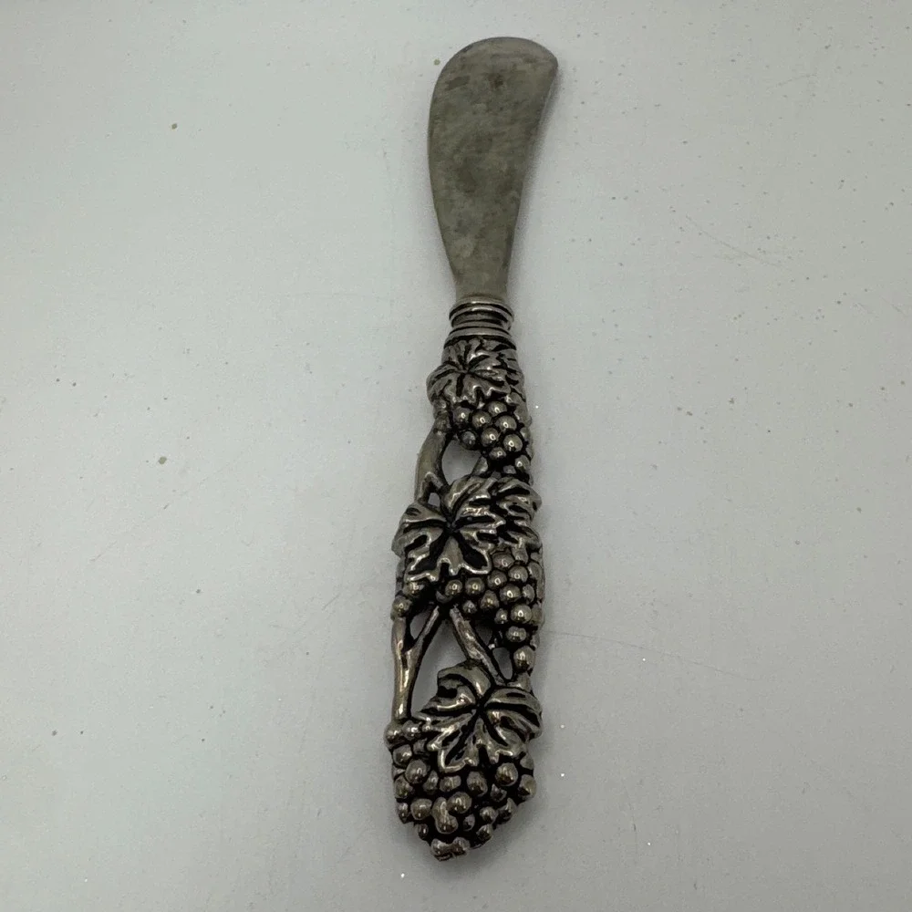 Vintage Silver Tone Grape Vine Handle Butter Spreader Cheese Knife 5.25 Inch
